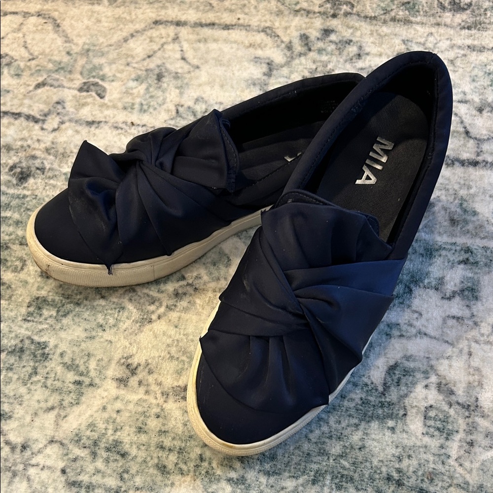 MIA Women's Navy Bow Sneakers